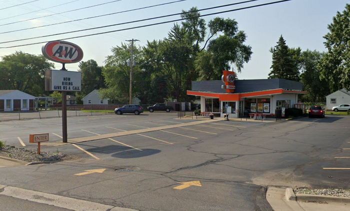 Dog n Suds (DogNSuds, Dog-N-Suds) - Lansing - 4919 W Saginaw Hwy (newer photo)